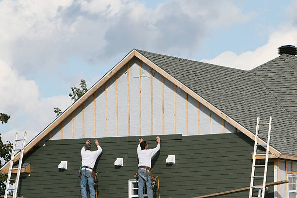 Professional Vinyl Siding technician working in North Reading, MA